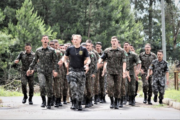 Instrução do Canil do 15º BPM para Alunos do Estágio de Adestramento e Emprego de Cães de Guerra do 3º BPE 13