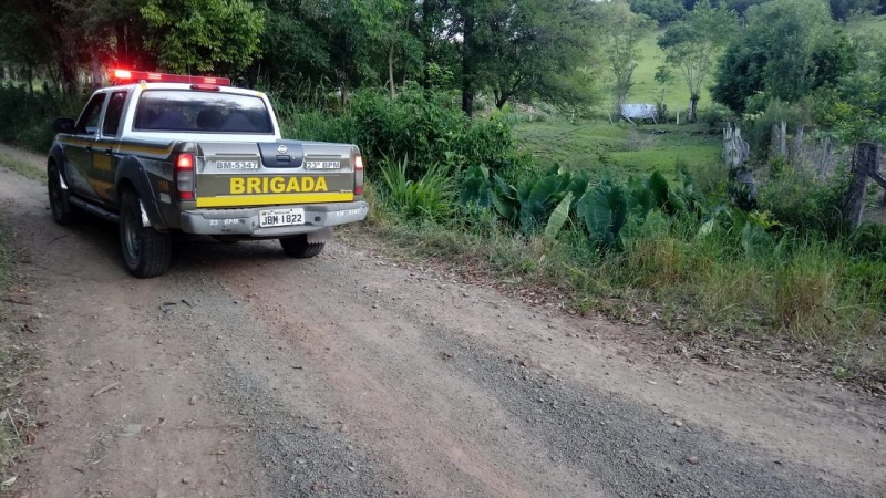 do 23º Batalhão de Polícia Militar (23º BPM), na tarde de sexta-feira (18/11), às 16h, na área central Arroio do Tigre, realizou a prisão de dois homens de 43 e 75 anos, pelo crime de homicídio doloso.