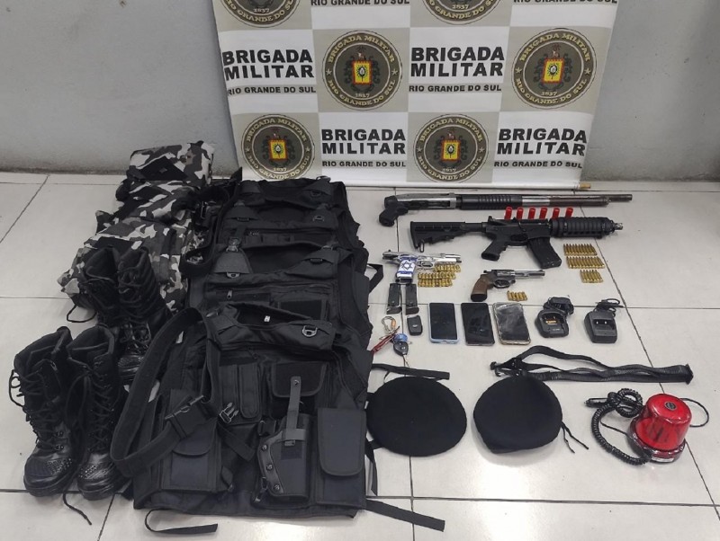 1º BPM apreende fuzil e armas em Porto Alegre - Brigada Militar