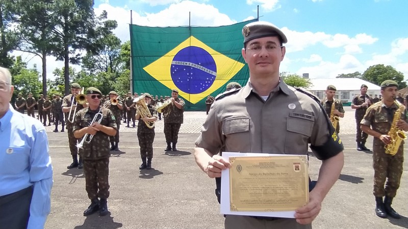 Comandante do 25º BPM recebe homenagem do 19º BIMtz