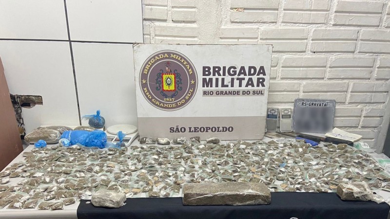 Brigada Militar de São Leopoldo localiza ponto de venda de drogas e apreende adolescente