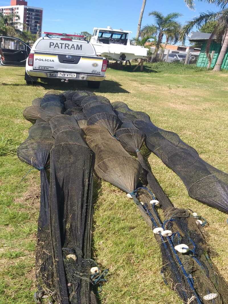 Redes apreendidas em Operação na Lagoa dos Patos em Rio Grande