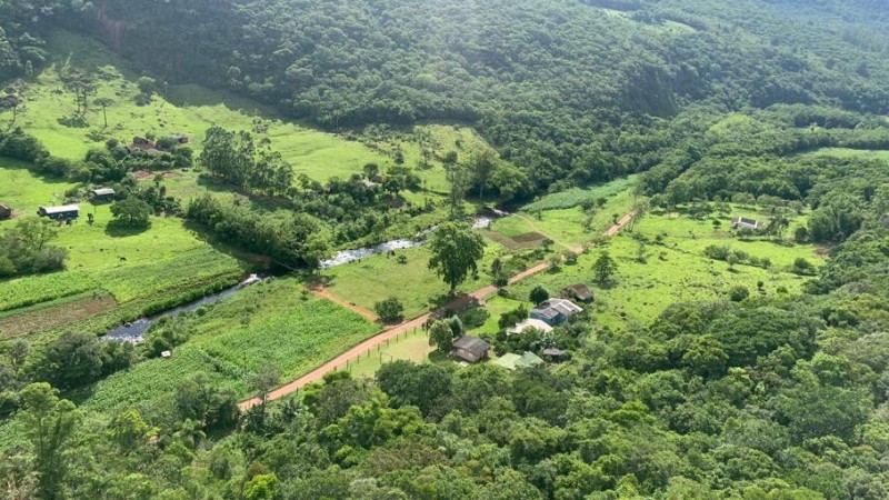 Imagem de helic&oacute;ptero mostra um s&iacute;tio na Zona Rural de S&atilde;o Francisco de Paula