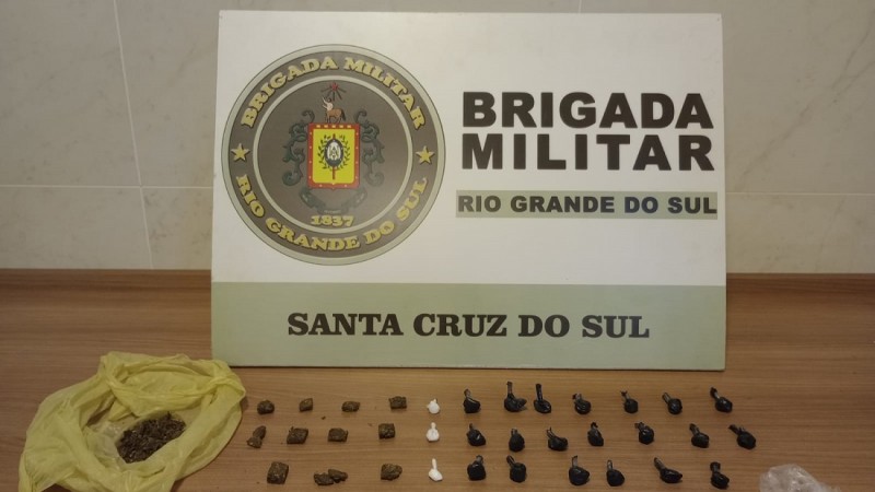 A Brigada Militar, através do 23º Batalhão de Polícia Militar (23º BPM), durante a execução da Operação Plano Tático Operacional, realizou na tarde de quinta-feira (5/1), às 15h20, a prisão de um homem de 31 anos, por tráfico de drogas, no bairro Santa Vitória em Santa Cruz do Sul.