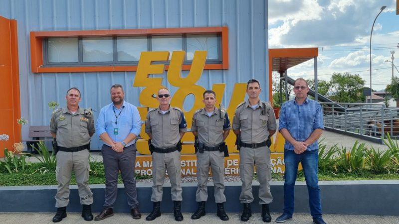 Brigada Militar realiza visita ao Senai
