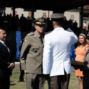 recebimento da medalha do 1º colocado