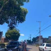 Policiais militares atuando em barreira policial