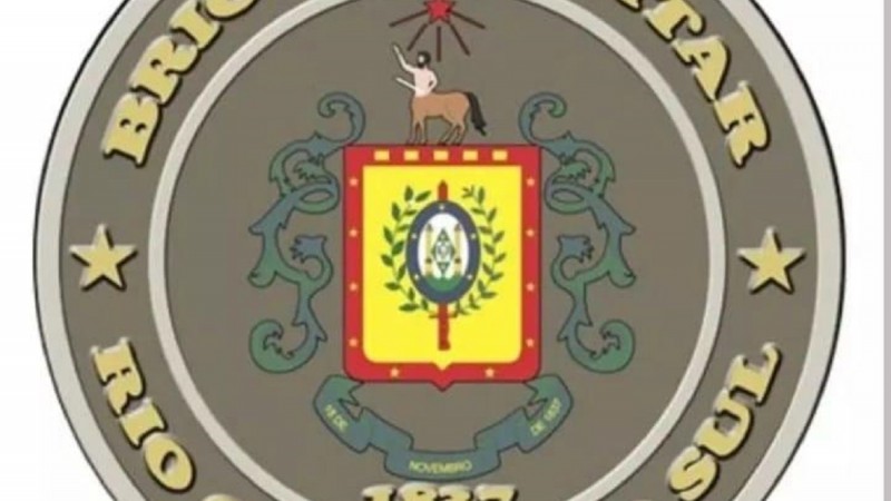 Na tarde de sexta-feira (10/2), às 15h12, a Brigada Militar durante Operação Pulso Forte, através de ações de inteligência policial, em pronta resposta a um homicídio ocorrido na manhã de sexta-feira, apreendeu um adolescente de 17 anos, logo após o cometimento de um homicídio, no bairro Santa Vitória. O adolescente também estava na condição de foragido da Fundação de Atendimento Socioeducativa (FASE).