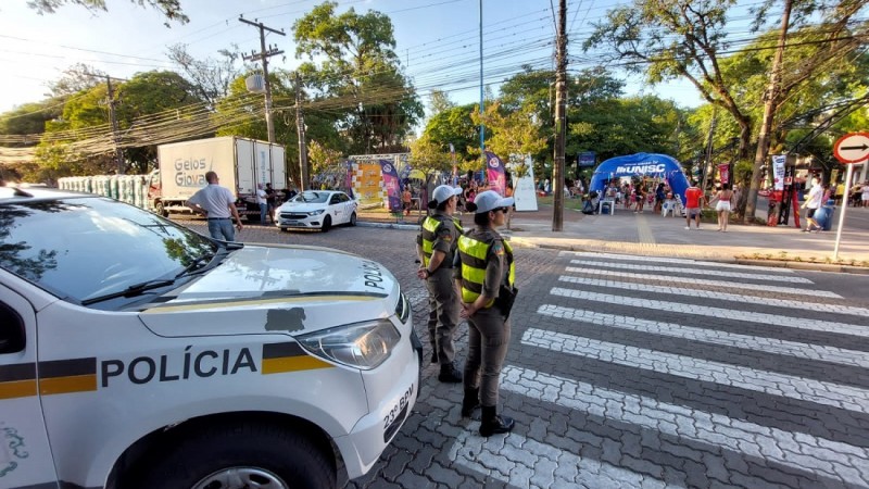 A Brigada Militar, através do Comando Regional de Polícia Ostensiva do Vale do Rio e do 23° Batalhão de Polícia Militar (23°BPM), intensificou as ações de polícia ostensiva e inteligência a fim de garantir a segurança da população durante a 3ª edição do Bailinho de Carnaval da Borges, na noite deste sábado (11/2) e madrugada de domingo (12/2).