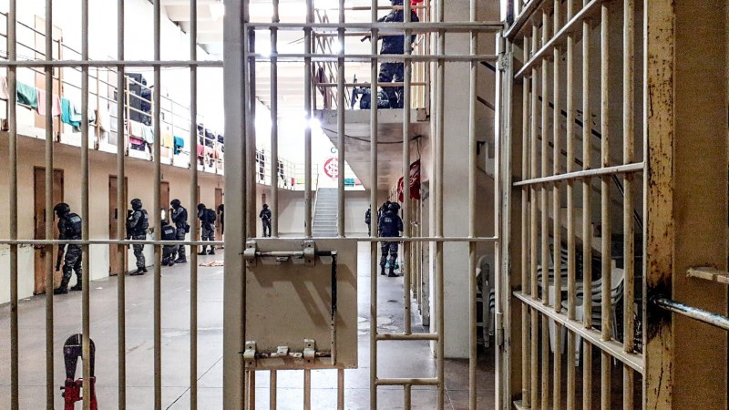 Revista na Penitenciária do Apanhador