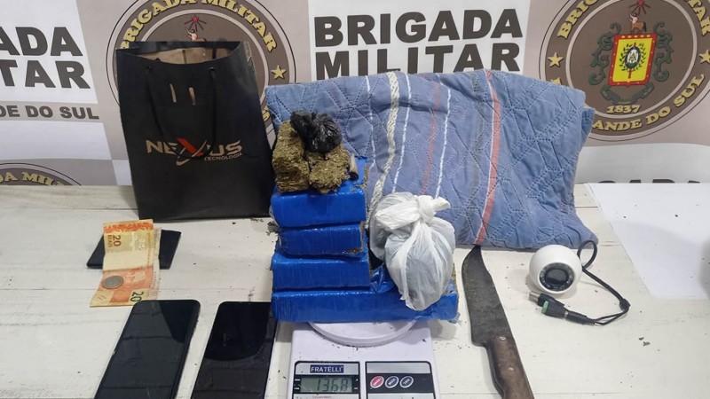 Ao todo apreendido um quilo trezentos e sessenta e oito gramas de maconha