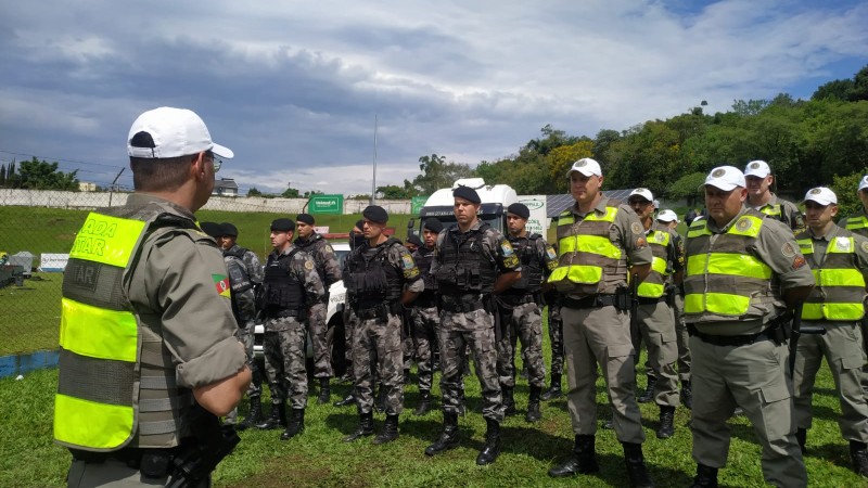 BRIGADA MILITAR ATUA EM PARTIDA DO CAMPEONATO GAÚCHO EM SÃO LEOPOLDO