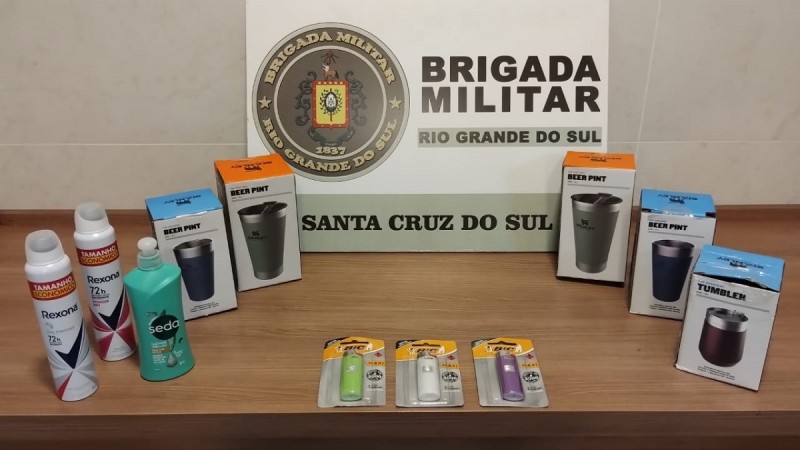 A Brigada Militar, através do 23° Batalhão de Polícia Militar (23°BPM), efetuou a prisão de uma mulher de 26 anos na tarde desta terça-feira (28/02), às 14h20, no bairro Renascença. Os policiais militares receberam informações de que a mulher havia praticado um furto no estabelecimento e fugido do local. Após realizarem buscas os policiais localizaram a mulher, efetuaram a prisão e apreenderam os objetos furtados.