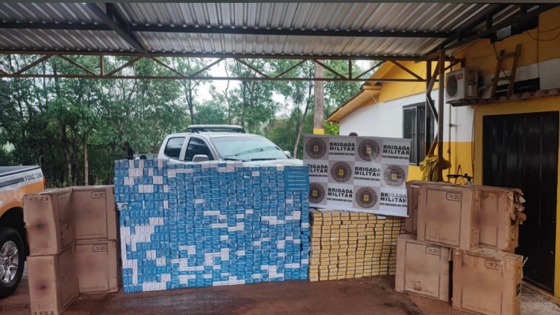 Materiais apreendidos estão agrupados em uma garagem