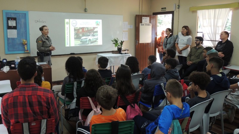 Soldado Raaber ministrou a palestra para alunos do 6&ordm; ao 9&ordm; ano