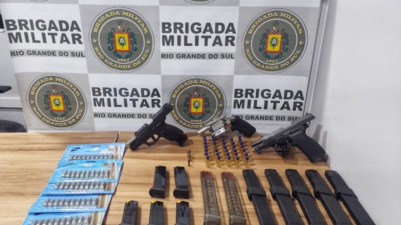 Na noite de quarta-feira (22/3), às 18h, a Brigada Militar de Venâncio Aires realizou a prisão de um homem, de 25 anos, pelo crime de posse irregular de arma de fogo, no bairro Battisti.