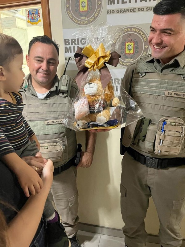 Policiais militares que socorreram menino recebem agradecimento (2)