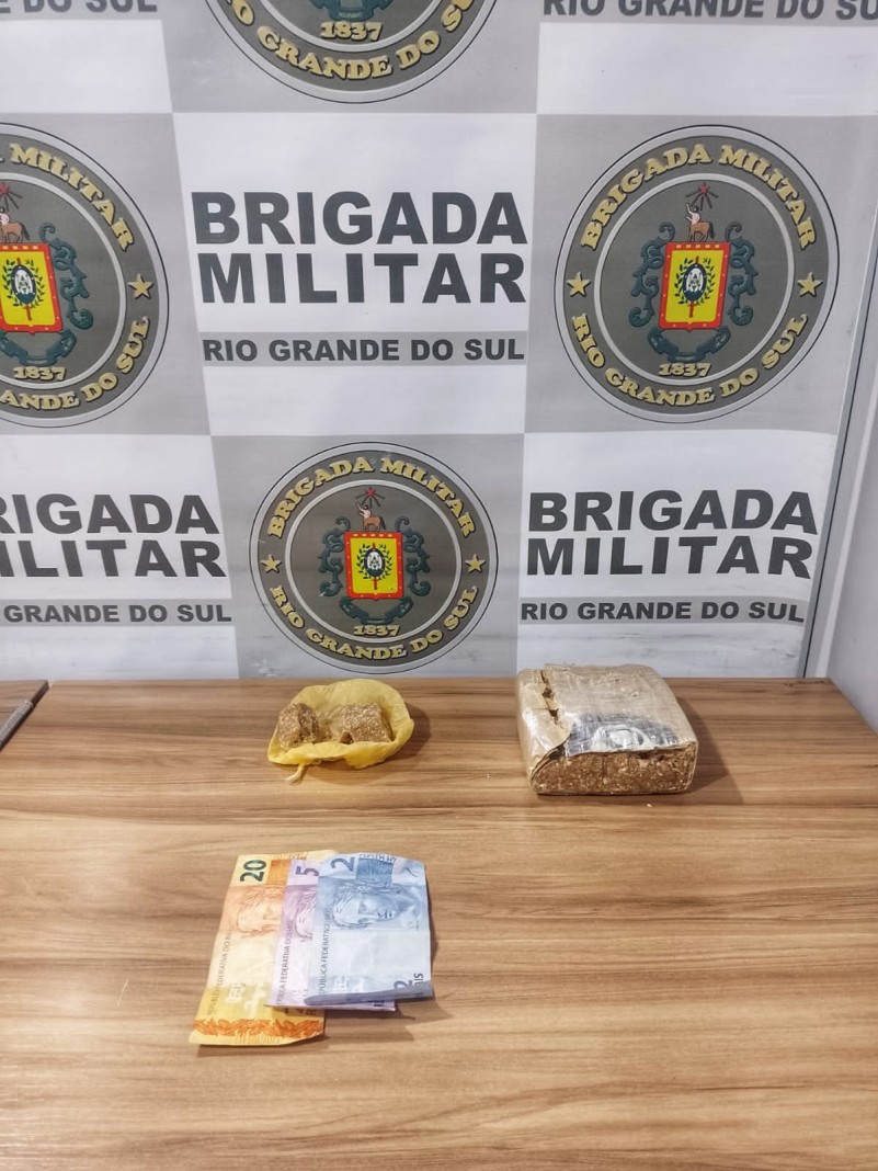 Na noite de segunda-feira (24/4), às 21h45, a Brigada Militar de Venâncio Aires realizou a prisão de um homem de 47 anos por tráfico de drogas, na área central do município de Venâncio Aires.