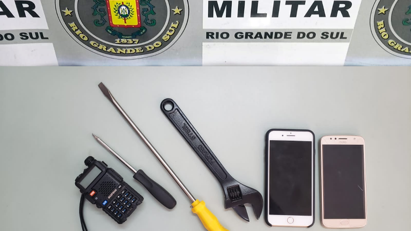 Um dos autores confessou que teriam vindo olhar residências para realizar furtos