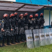 Força Tática do 25º BPM pronta na casa mata do campo de futebol