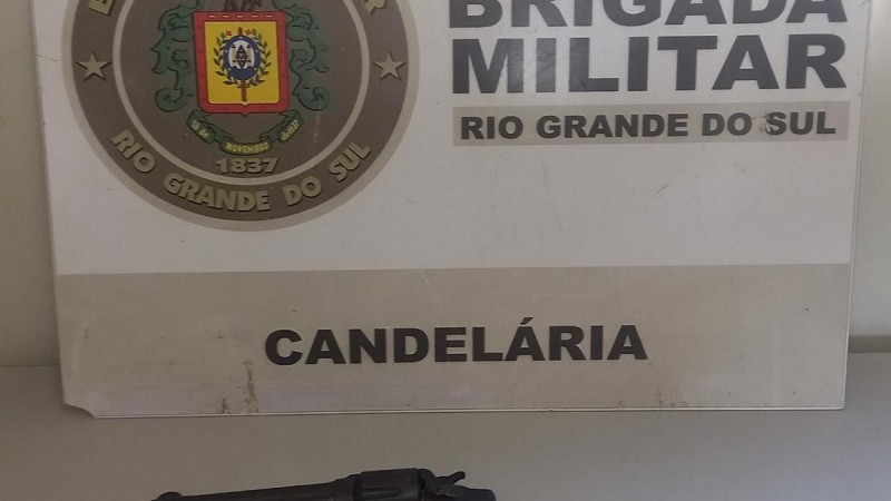 Na tarde de quinta-feira (25/5), às 15h, a Brigada Militar de Candelária realizou a prisão de um homem de 35 anos por porte ilegal de arma de fogo, no bairro Marilene.