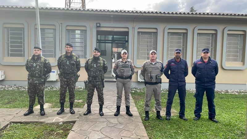 Na manhã de terça-feira (30/05), a Brigada Militar de Santa Cruz do Sul realizou operação conjunta desencadeada pelo Exército Brasileiro, visando o controle de explosivos, armas e munições, produtos químicos, blindagem e clubes de tiro.