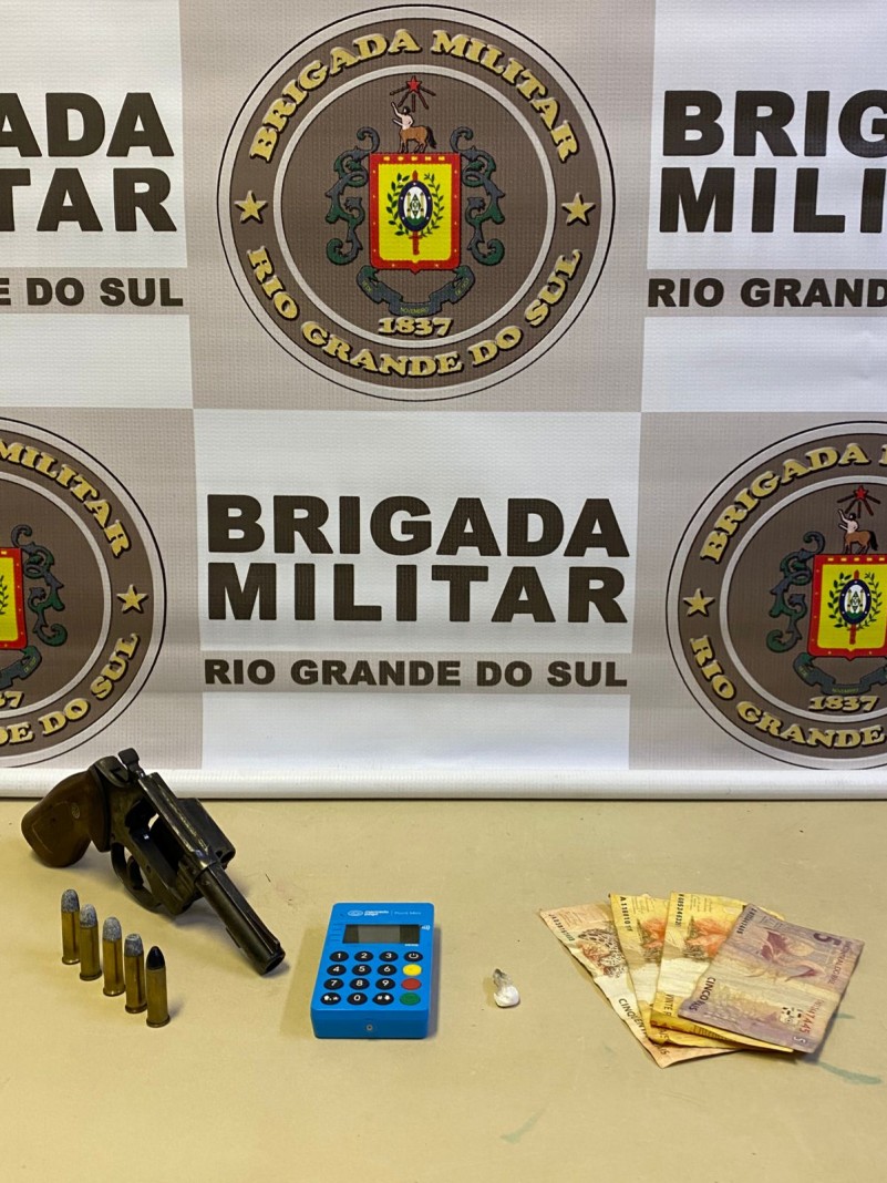 Apreensão de arma de fogo e droga em Tramandaí