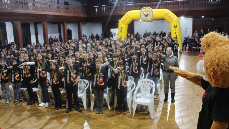 Alunos prestaram o juramento do Proerd