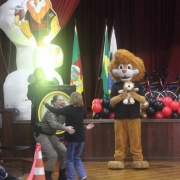 Pelúcias do mascote do PROERD foram sorteados entre os formandos