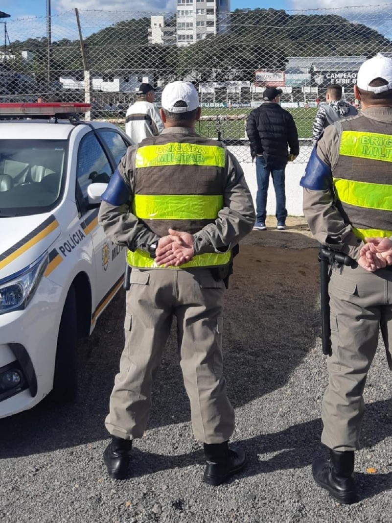 Brigada Militar garante segurança durante jogo de futebol Série A2, “Campeonato Gaúcho no Estádio dos Plátanos