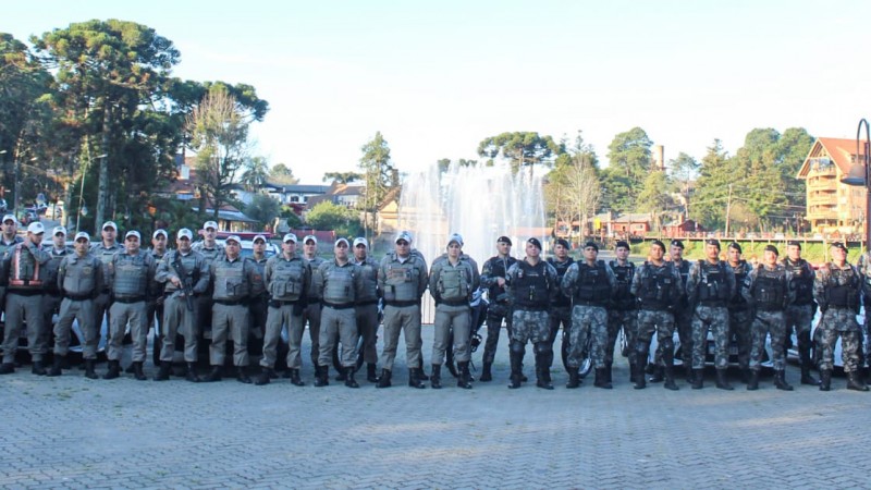 Policiais militares da área do 1º BPAT em operação
