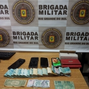 apreensão de dinheiro e celulares