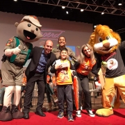 destaque recebendo seu premio e medalha