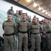 PMs homenageados e comandante do 25º BPM