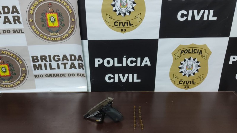 Brigada Militar juntamente com a Polícia Civil, realizam prisão por posse ilegal de arma de fogo.