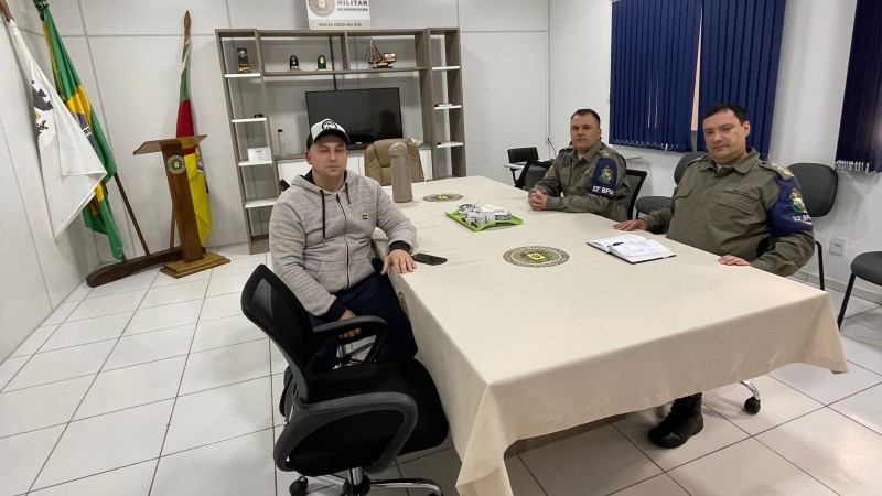 Brigada Militar recebe visita de representante de bairro