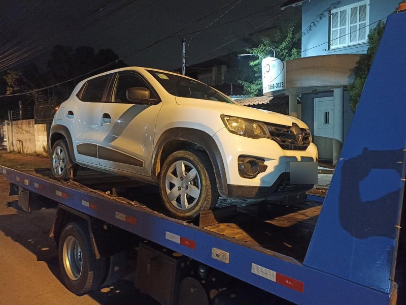 Carro abordado pela BM