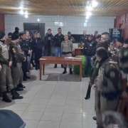 80 policias, entre militares e civis, estiveram envolvidos na ação