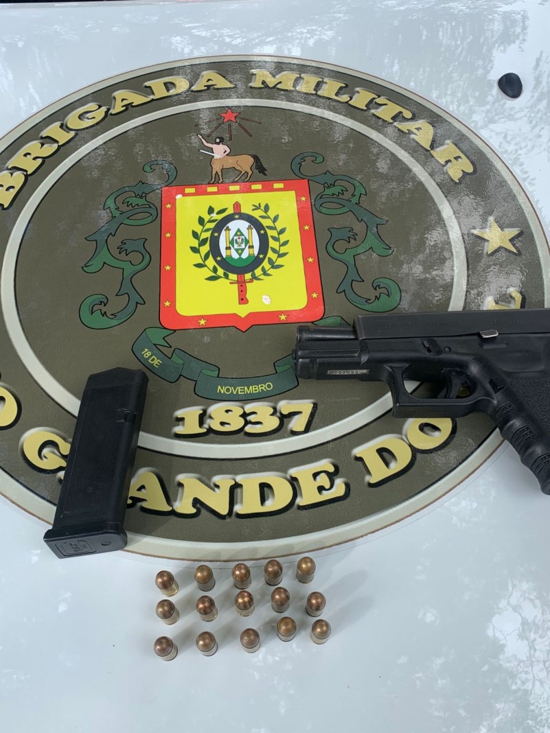 Brigada Militar efetua prisão por posse ilegal de arma de fogo, em Não-Me-Toque