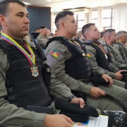 plateia e homenageados