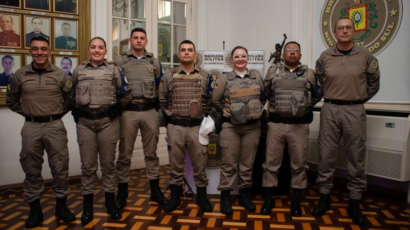 Policiais militares homenageados