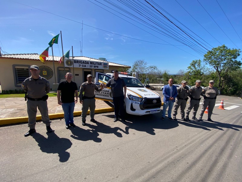Entrega da chave da viatura a Brigada Militar