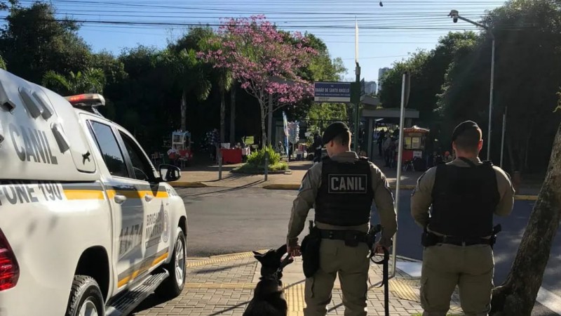 Policiais militares do canil do 3º BPM