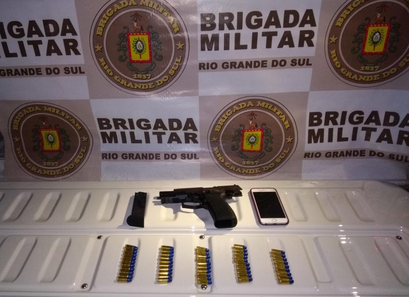 1º BPM apreende fuzil e armas em Porto Alegre - Brigada Militar