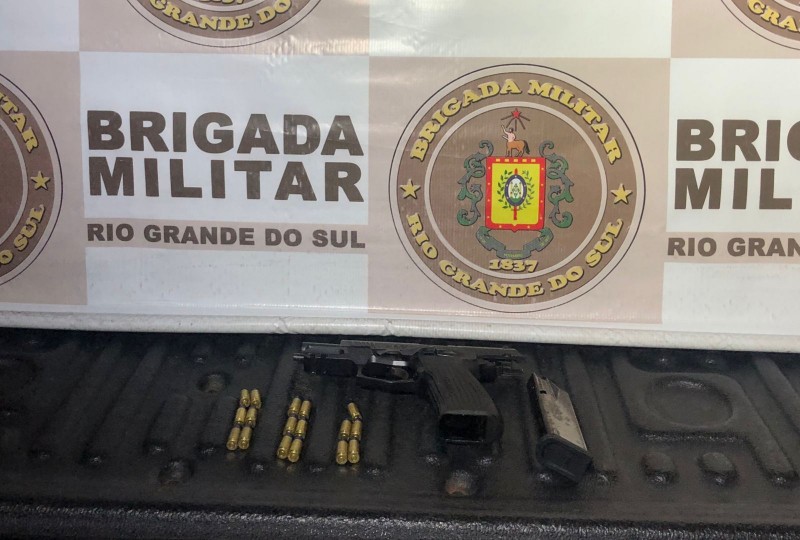 1º BPM apreende fuzil e armas em Porto Alegre - Brigada Militar