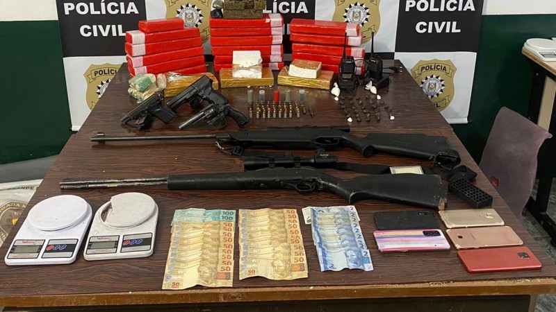 Brigada Militar apreende armas e drogas em Santa Vitória do Palmar