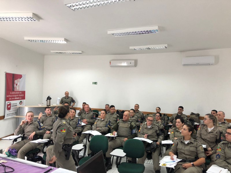 Efetivo do 8ºBPM e do 2ºBPAT participam do curso