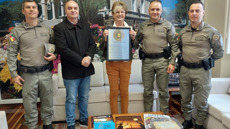 Brigada Militar realizou uma visita de cortesia à Prefeita Municipal de Santa Cruz do Sul, Helena Hermany