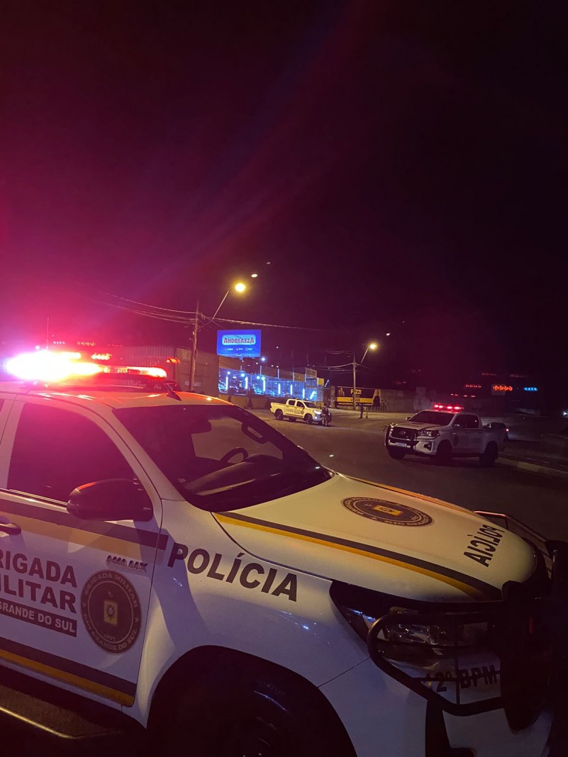 Viatura da Brigada Militar durante barreira em Caxias do Sul