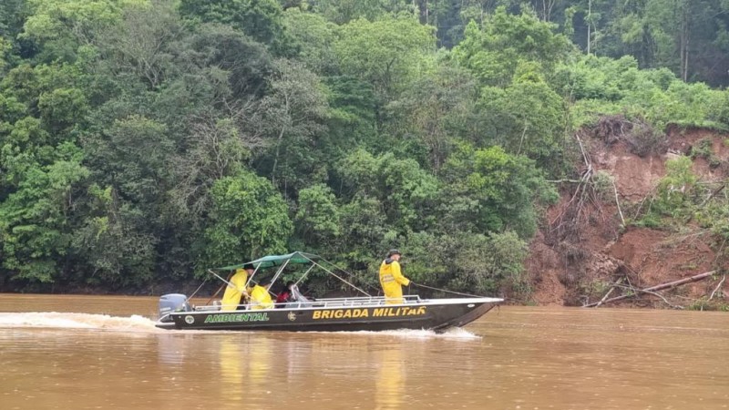 Buscas por vítima de acidente com balsa em Marcelino Ramos